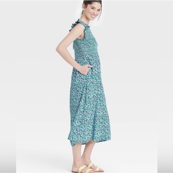 A New Day Floral Smocked Open Back Midi Dress Women's Size XS with pockets - Picture 2 of 11